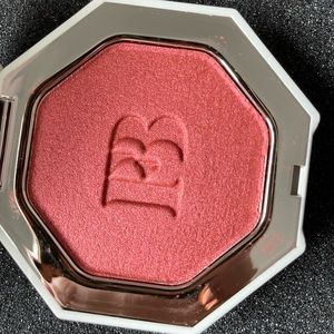 FENTY BEAUTY Killawatt Foil Freestyle Highlighter Ruby Richez